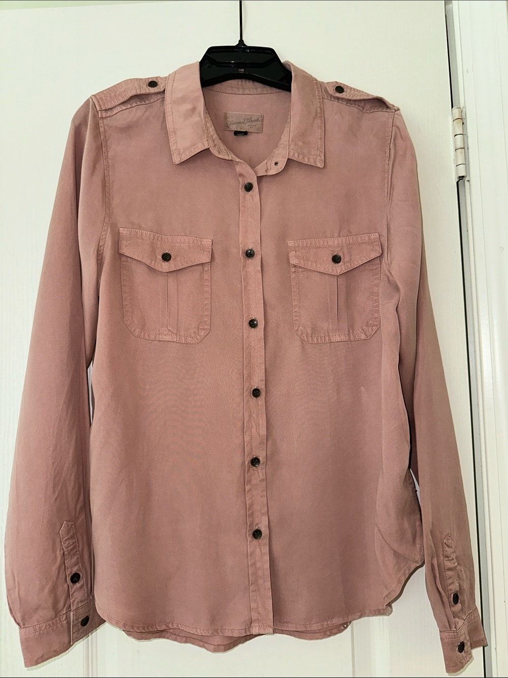 Universal Thread Women’s Long-Sleeve Button-Down Shirt in Dusty Rose